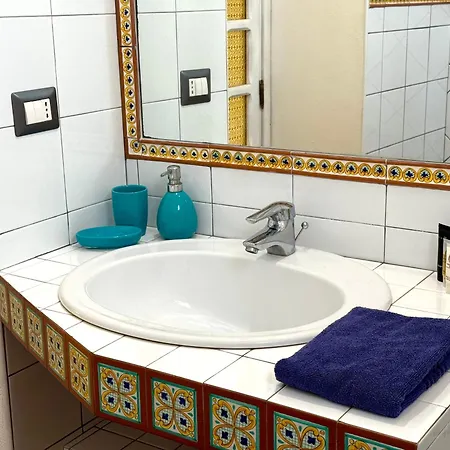 Argentiera Hollyhouse *