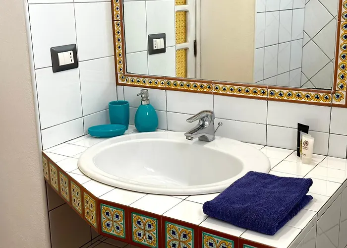 Argentiera Hollyhouse *